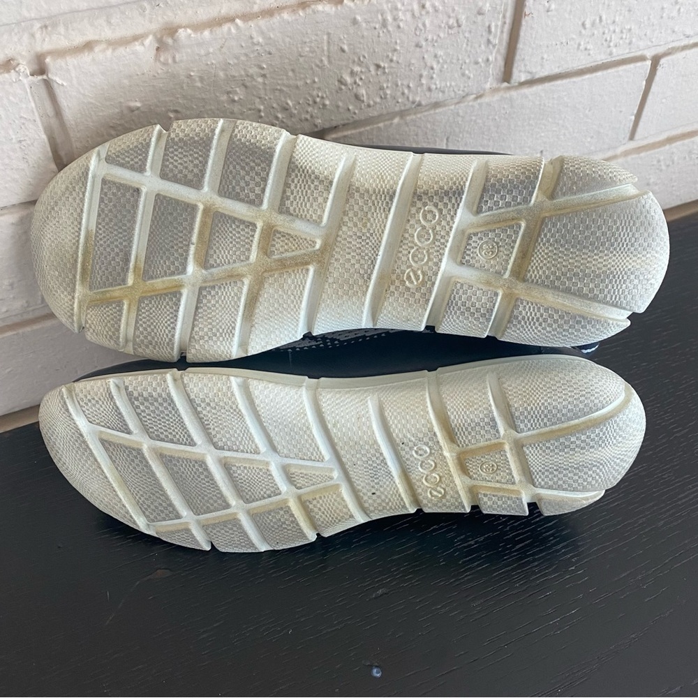 Ecco Intrinsic Knit Womens Size 38 US 7 White Black Sneakers Shoes Lightweight - Picture 5 of 7